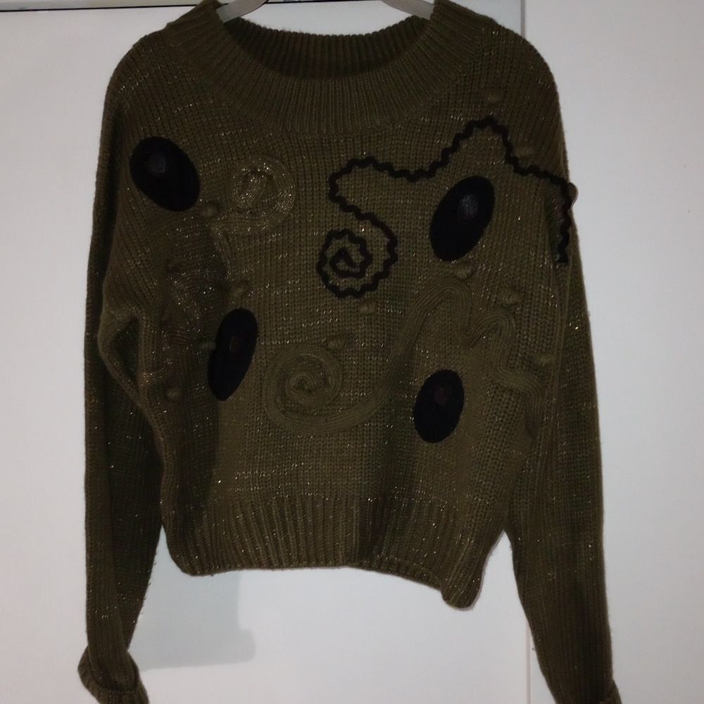 🆕👱🏽‍♂️Uniq Embroidered Green and Black Cropped Sweater